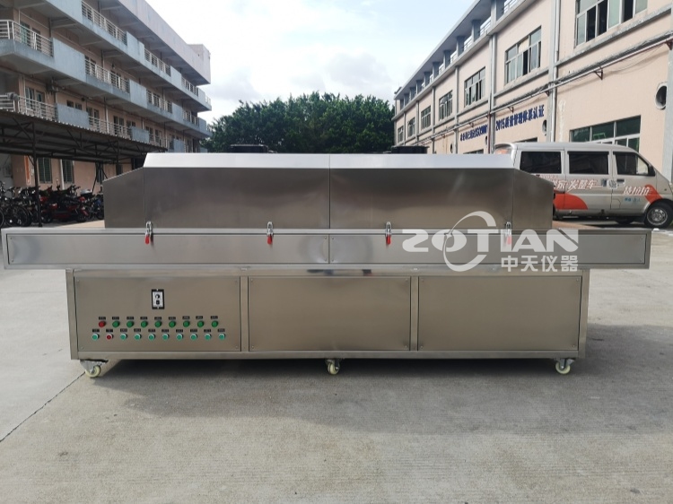 紫外線殺菌爐的紫外線燈管是否有防護(hù)罩？如何清潔？